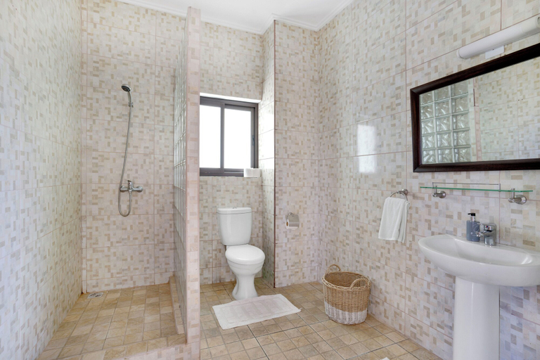 Bathroom 4, Dar and Douce