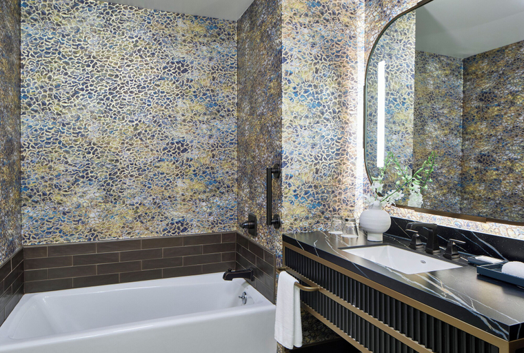 Bathroom 5, Renaissance Shoals Resort & Spa, Lauderdale