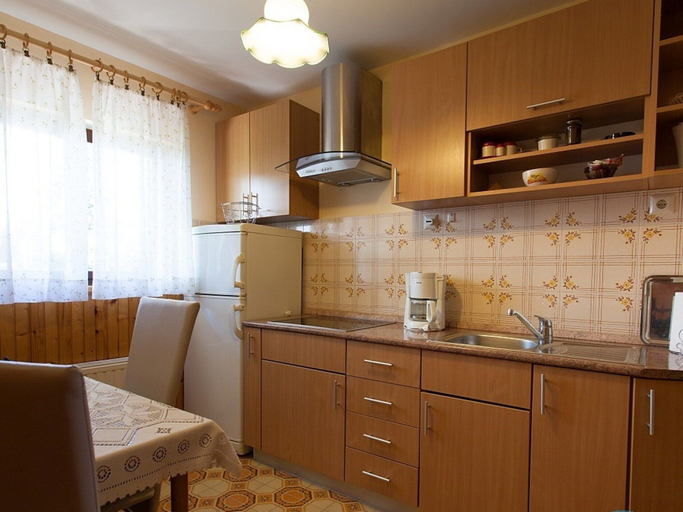 Others 5, Cozy Apartment in Malinska near Sea, Malinska-Dubašnica