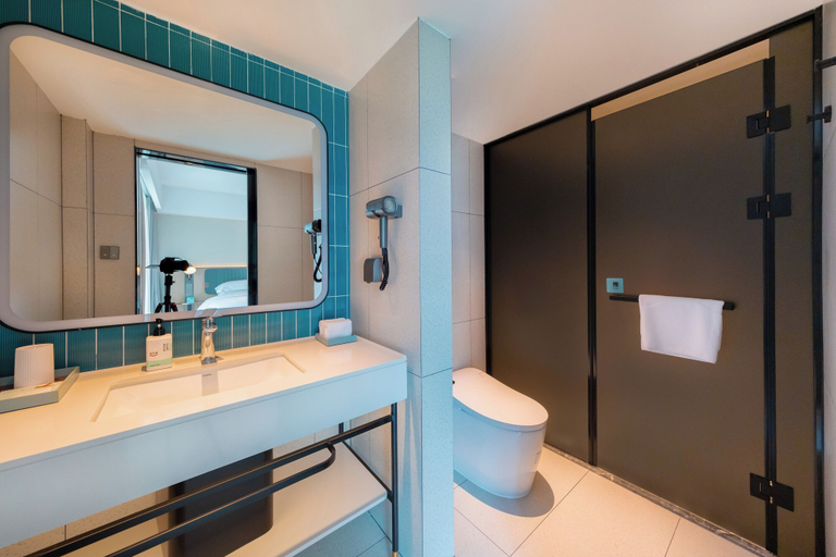 Bathroom 3, Yishang Hotel, Kunming