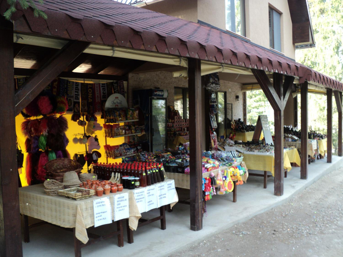 Food & Drinks 5, Cabana Suvenirurilor, Garda De Sus
