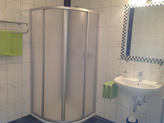 Bathroom 2, Apart Garni Lais, Landeck