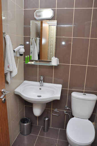 Bathroom 4, Hotel Oz Yavuz, Fatih