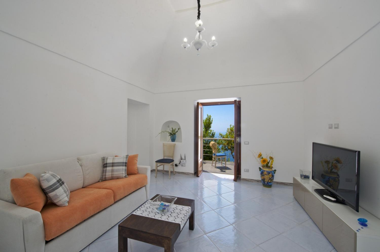 2, Casa Lisuccia, Salerno