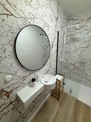 Bathroom 5, Via Polonia, Ionian Islands