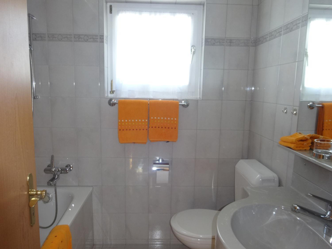 Bathroom 3, Apartment Edelweiss, Raron