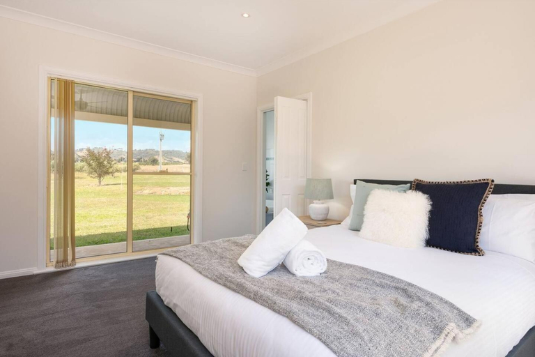 Bedroom 2, 'Orana Grove' Reset at a Mudgee Vineyard Getaway, Mid-Western Regional - Pt A