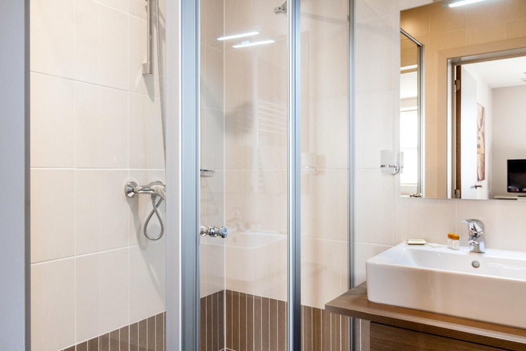 Bathroom 3, Gastenhof Ter Lombeek, Vlaams Brabant
