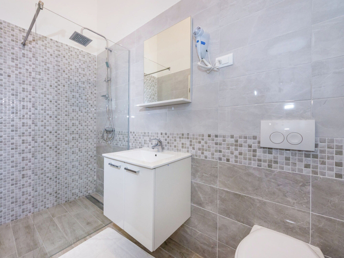 Bathroom 5, Comfy Apartment in Sveti Petar na Moru With Garden, Sveti Filip i Jakov