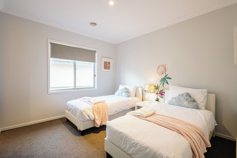 Bedroom 4, Luxury Waterfront Grand Villa in Melbourne, Melbourne