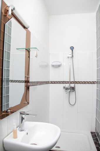 Bathroom 5, Hôtel Les 12 Collines, Ivato Ambohijanahary, Analamanga