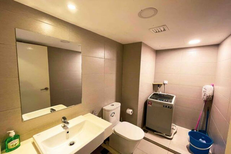 Bathroom 13