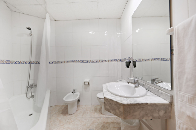 Bathroom 5, Sandos Griego Hotel, Málaga