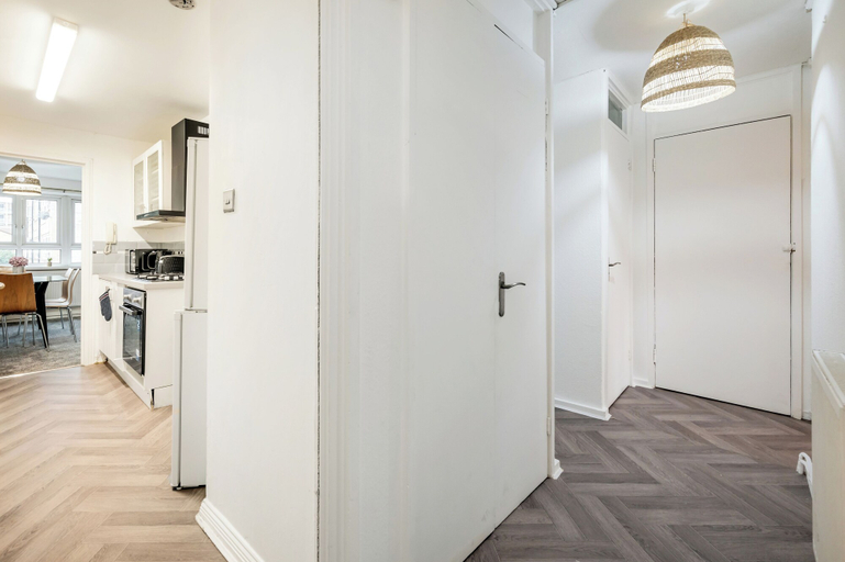 Others 5, Nice 2-bed flat near earls court, London