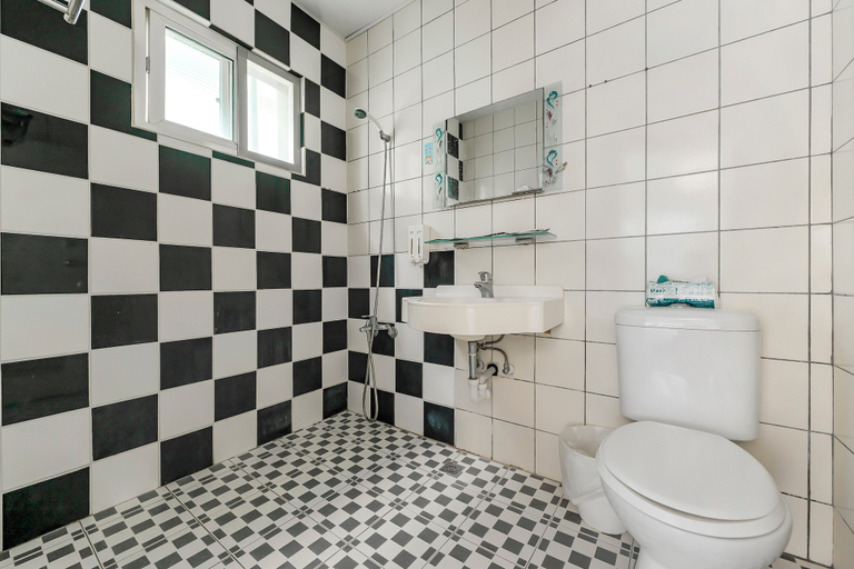 Bathroom 4, 5-1 Homestay, Pingtung
