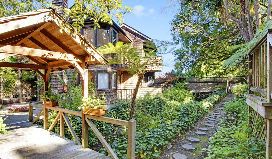 Exterior & Views, Babbling Brook Inn, Santa Cruz