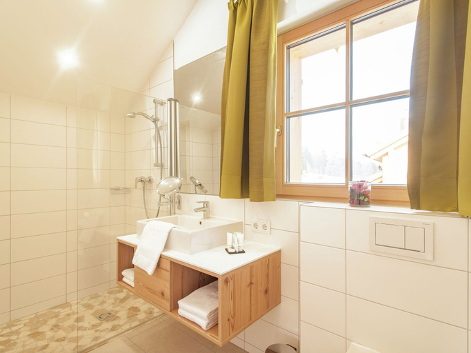 Bathroom 3, Cozy Chalet in Weisspriach With Terrace, Tamsweg