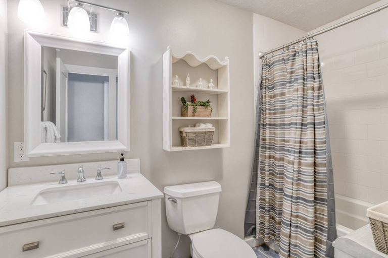 Bathroom 4, Buddha's Surf Shack, Saint Johns