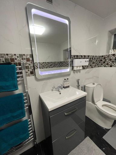 Bathroom 3, The Luxury Holiday Home, Trafford