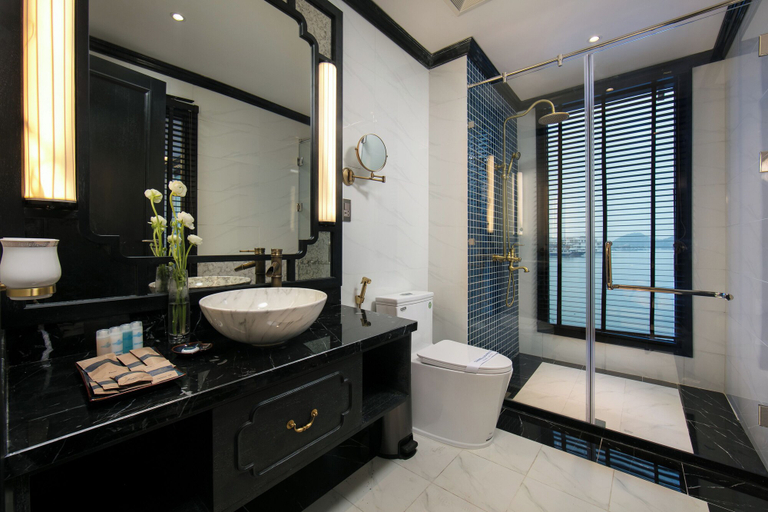 Bathroom 4, Le Journey Luxury Cruise, Hạ Long
