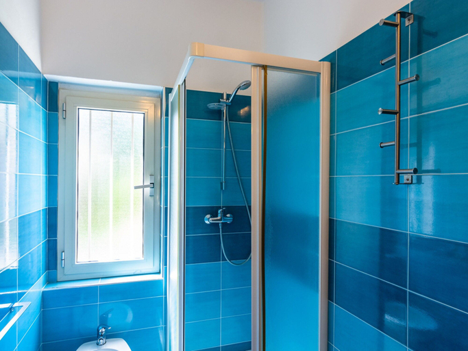Bathroom 4, Holiday Home in Manerba del Garda Near Lake, Brescia
