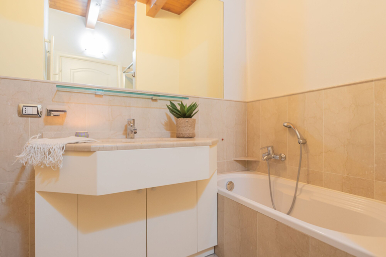 Bathroom 3, Dolce, Como