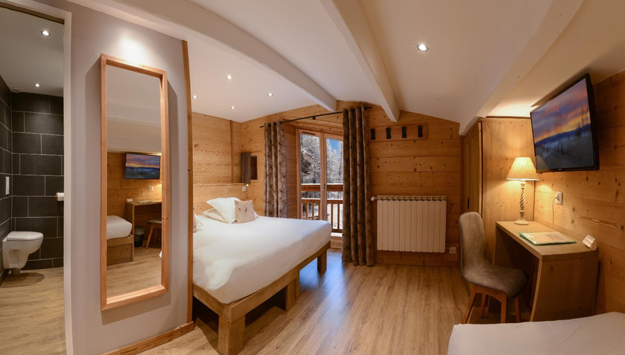 Bedroom 2, Hotel & Restaurant Les Escondus, Hautes-Alpes