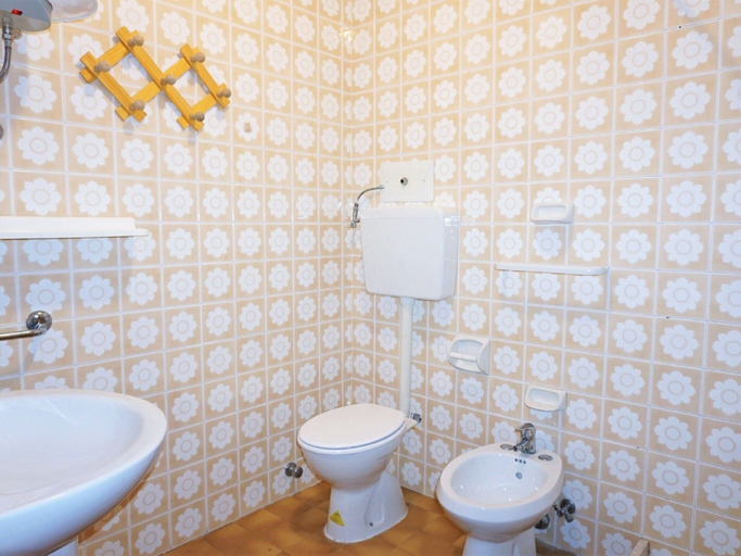 Bathroom 5, Caorle Holiday Home With Terrace, Venezia