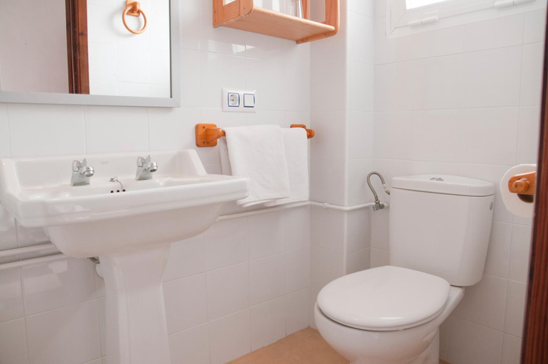 Bathroom 4, Hostal Cas Bombu, Baleares