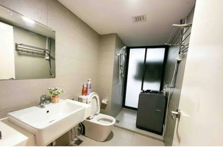 Bathroom 7