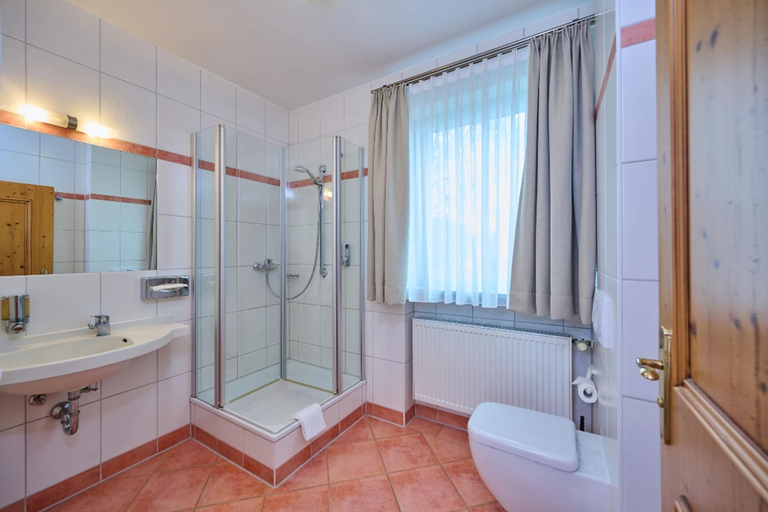 Bathroom 4, Hotel am See, Regensburg