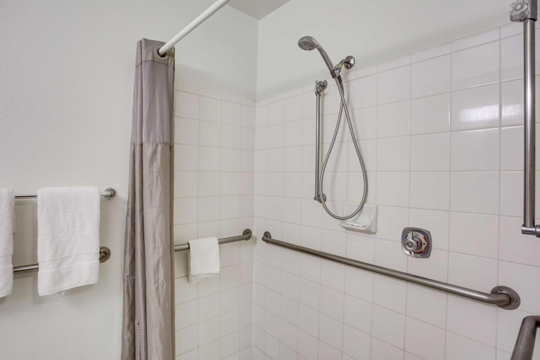 Bathroom, Studio 6 Stafford, TX - Houston - Sugarland, Fort Bend
