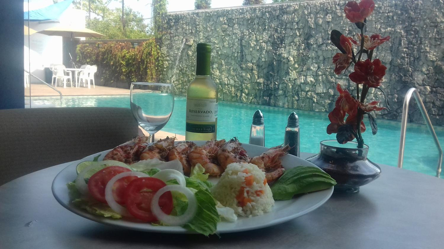 Food & Drinks 5, Rio Vista Inn Business High Class Poza Rica, Tihuatlán