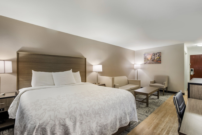 Bedroom 3, Red Roof PLUS+ & Suites Savannah – I-95, Chatham