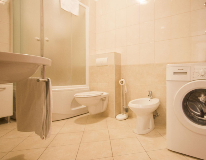 Bathroom 4, Apartments Paradise, Okrug