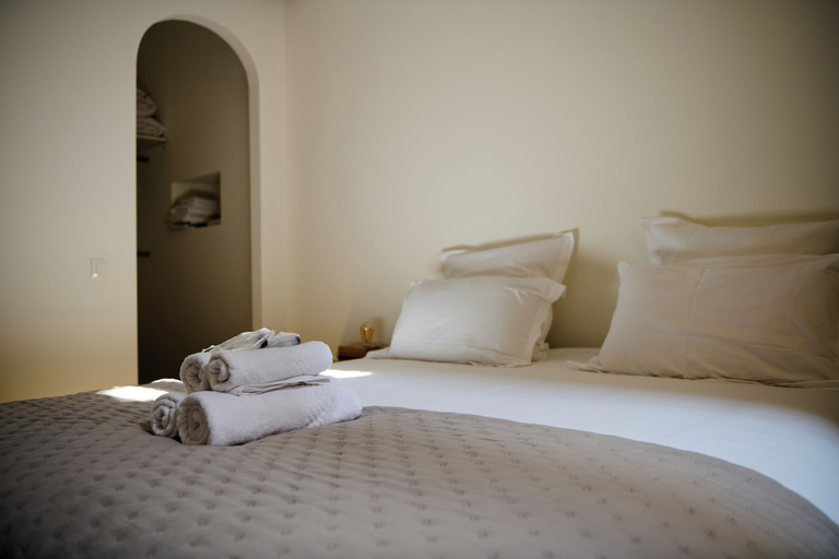 Bedroom 2, Unforgettable stay in Bordeaux heart, Gironde