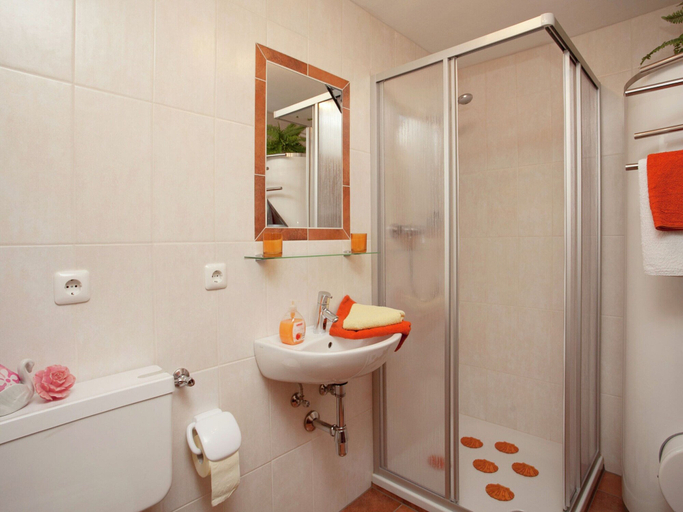 Bathroom, Apartment in Stuhlfelden near Ski Lift, Zell am See