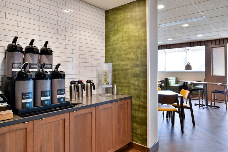 Food & Drinks 5, Fairfield Inn Suites Minneapolis Shakopee, Scott