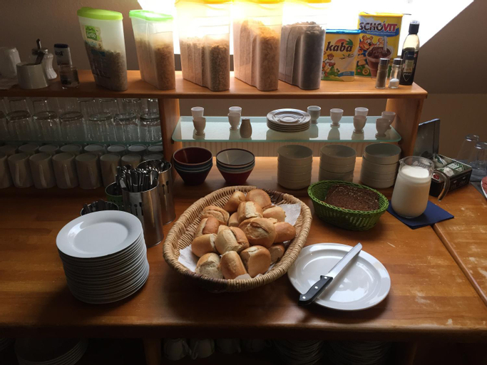 Food & Drinks 14