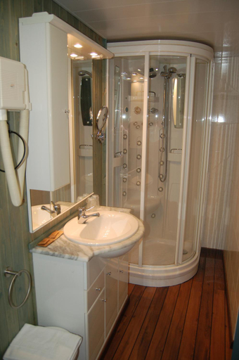Bathroom 3, Hotel Casa Domenc, Huesca
