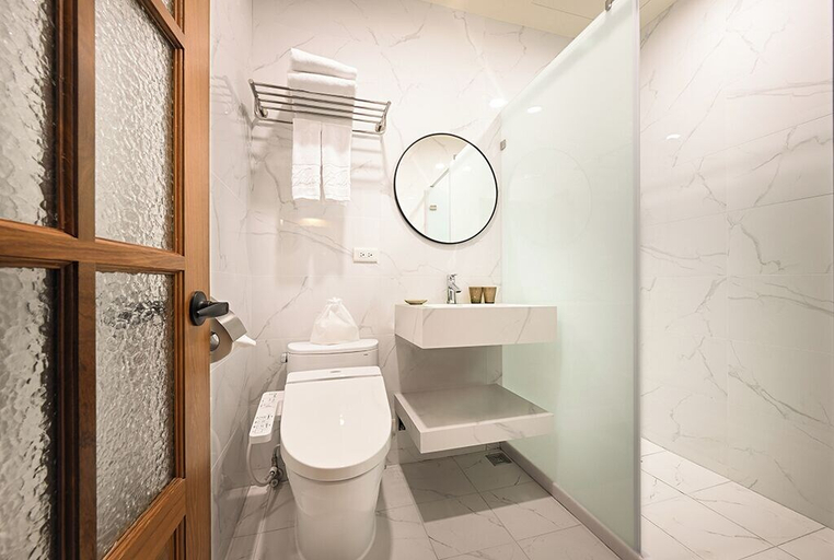 Bathroom 4, Alishan Hotel, Chiayi County