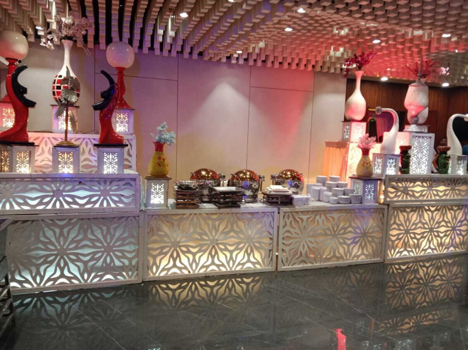 Food & Drinks 4, Hotel Crescent Rooms And Banquet, Surat