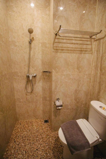 Bathroom 13