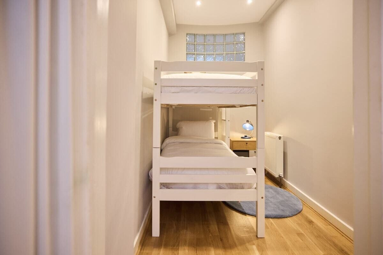 Bedroom 3, The West Kensington Hideout - Cozy 2bdr Flat With Garden, London