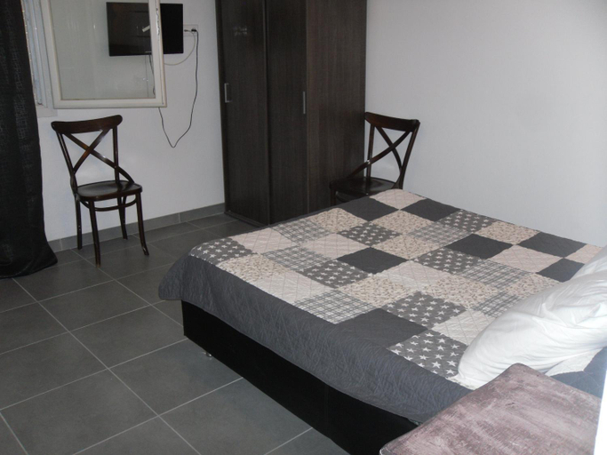 Bedroom 2, Hotel Restaurant le Mistral, Alpes-de-Haute-Provence