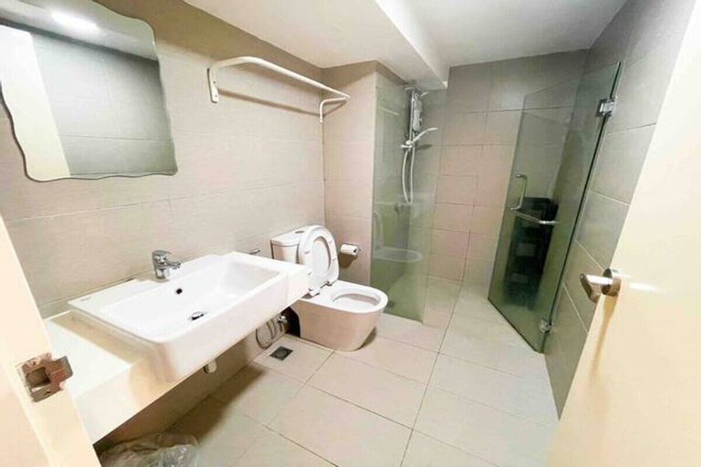 Bathroom 12