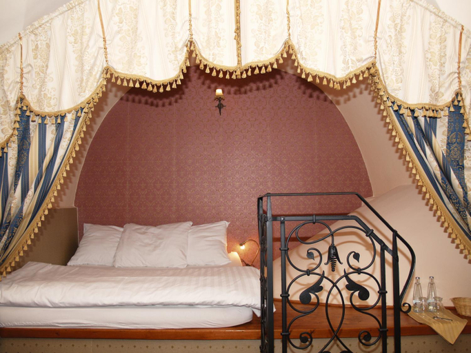 Bedroom 2, Hotel U Zlateho Lva, Havlíčkův Brod