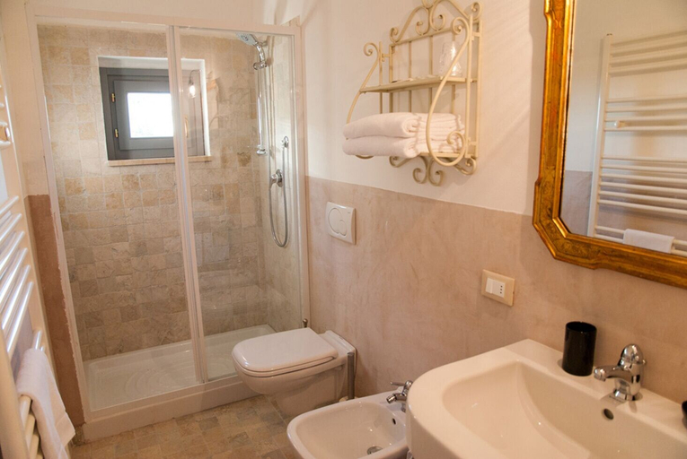 Bathroom 5, Giardino dei Sugheri, Grosseto