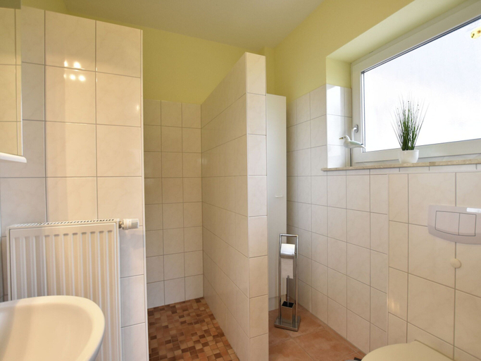 Bathroom, Charming Coastal Retreat in Zierow, Nordwestmecklenburg