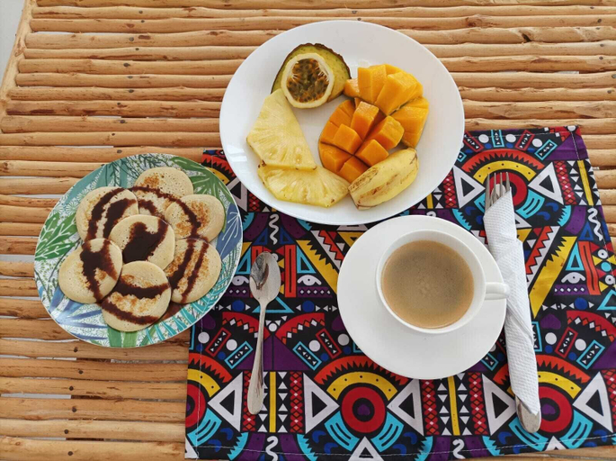 Food & Drinks 4, Zanzicrown Hotel, Kaskazini 'A'